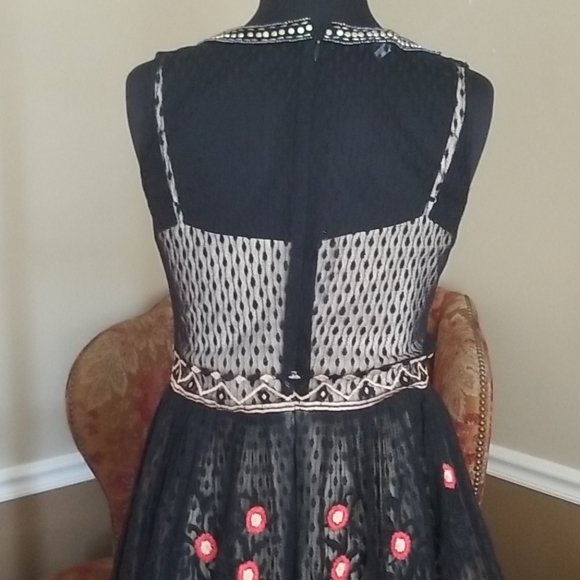 Dress - Picture 5 of 8